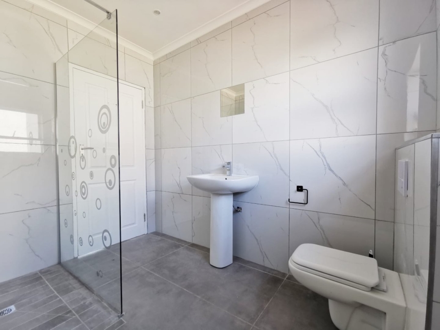 3 Bedroom Property for Sale in Kraaibosch Western Cape